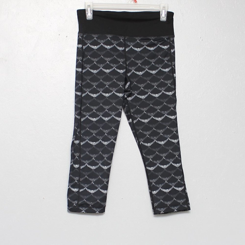 Vineyard vines performance black and white scale print cropped legging